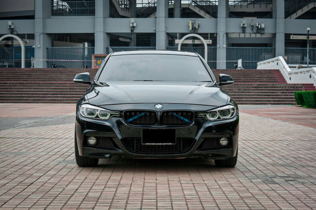 รูปรถ BMW 330e ปี 2023